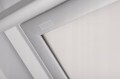 Roleta wewnętrzna zaciemniająca VELUX DKL PK10 94x160 do okien dachowych