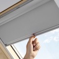 Roleta wewnętrzna zaciemniająca VELUX DKL UK04 134x98 do okien dachowych