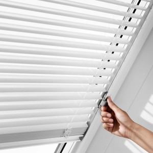  Żaluzja VELUX PAL UK08 134x140 do okien dachowych